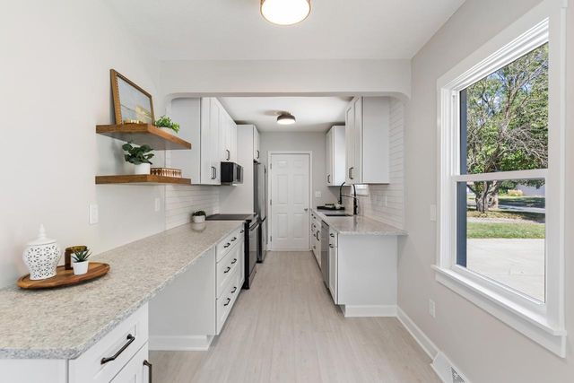 2910 Pennsylvania Avenue S, Saint Louis Park, MN 55426