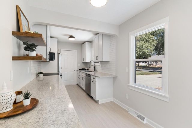2910 Pennsylvania Avenue S, Saint Louis Park, MN 55426