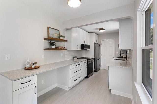 2910 Pennsylvania Avenue S, Saint Louis Park, MN 55426