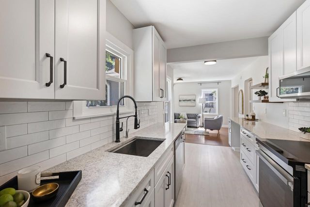 2910 Pennsylvania Avenue S, Saint Louis Park, MN 55426