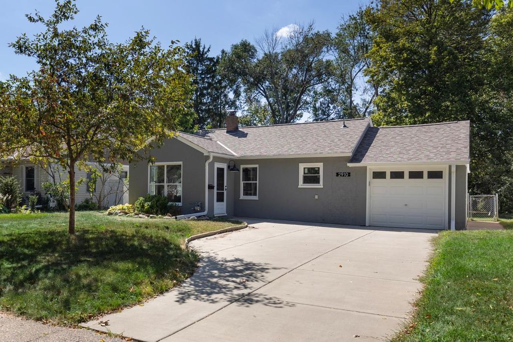 2910 Pennsylvania Avenue S, Saint Louis Park, MN 55426