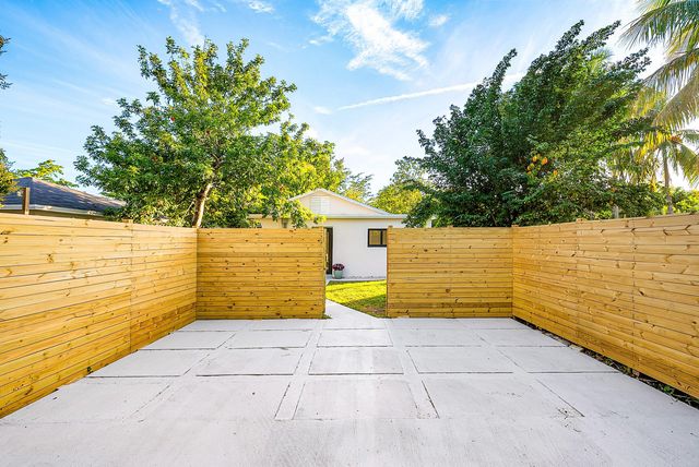 447 36th Street, West Palm Beach, FL 33407