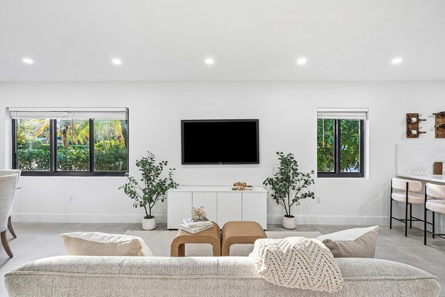 447 36th Street, West Palm Beach, FL 33407