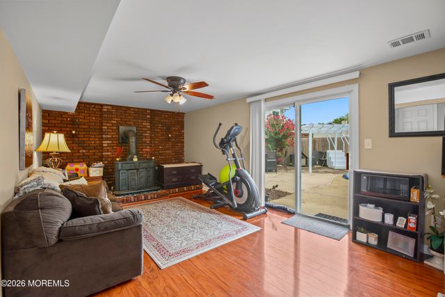 35 Chesapeake Road, Manalapan, NJ 07726