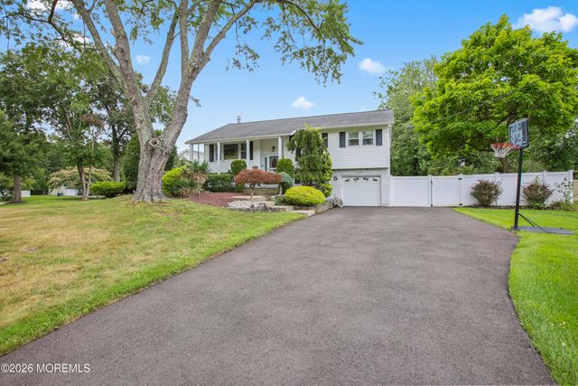 35 Chesapeake Road, Manalapan, NJ 07726