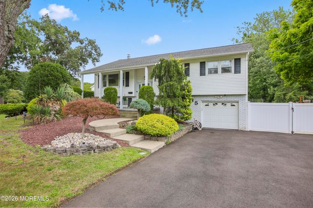 35 Chesapeake Road, Manalapan, NJ 07726