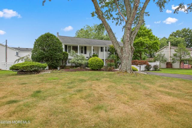 35 Chesapeake Road, Manalapan, NJ 07726