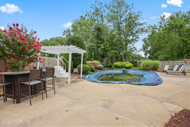 35 Chesapeake Road, Manalapan, NJ 07726