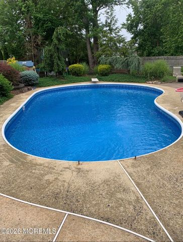 35 Chesapeake Road, Manalapan, NJ 07726