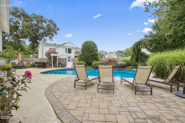 35 Chesapeake Road, Manalapan, NJ 07726
