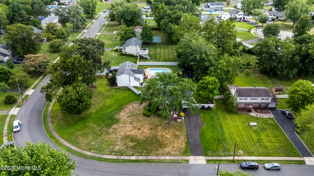 35 Chesapeake Road, Manalapan, NJ 07726
