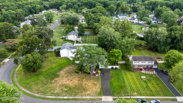 35 Chesapeake Road, Manalapan, NJ 07726