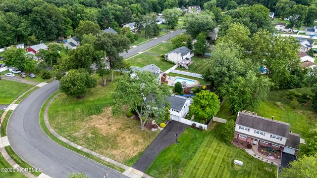 35 Chesapeake Road, Manalapan, NJ 07726