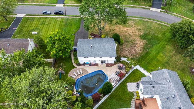 35 Chesapeake Road, Manalapan, NJ 07726