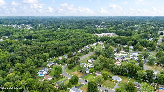 35 Chesapeake Road, Manalapan, NJ 07726