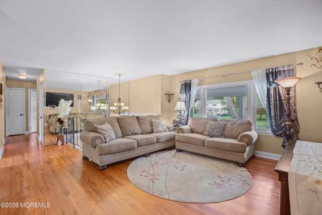35 Chesapeake Road, Manalapan, NJ 07726