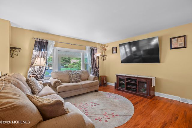 35 Chesapeake Road, Manalapan, NJ 07726