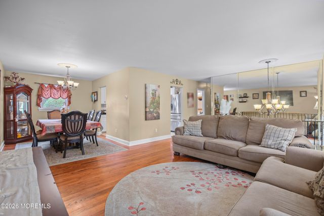35 Chesapeake Road, Manalapan, NJ 07726