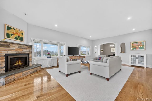 48 Eastview Lane, Red Hook, NY 12571