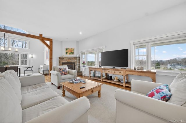 48 Eastview Lane, Red Hook, NY 12571