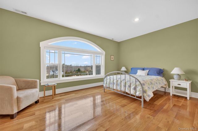 48 Eastview Lane, Red Hook, NY 12571