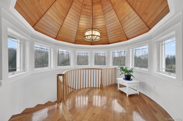 48 Eastview Lane, Red Hook, NY 12571