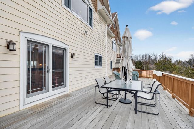 48 Eastview Lane, Red Hook, NY 12571