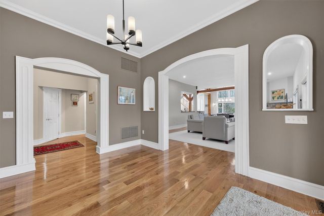 48 Eastview Lane, Red Hook, NY 12571