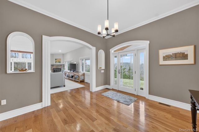 48 Eastview Lane, Red Hook, NY 12571