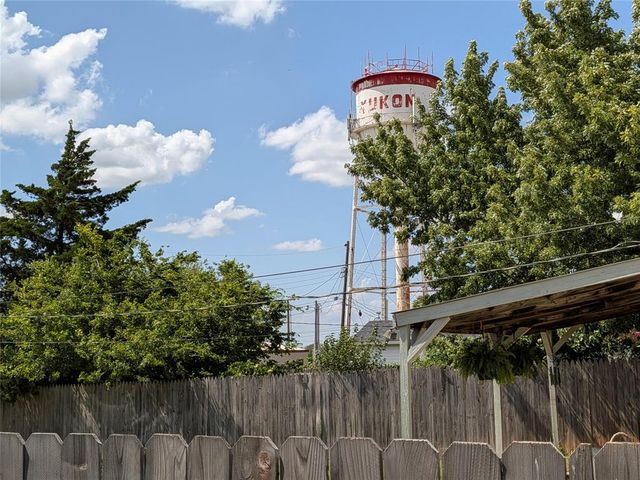 422 S 9th Street, Yukon, OK 73099