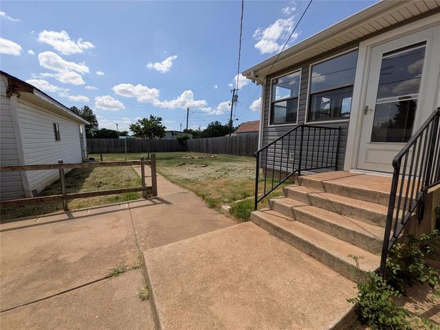 422 S 9th Street, Yukon, OK 73099