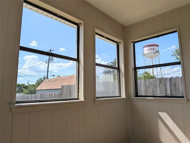 422 S 9th Street, Yukon, OK 73099