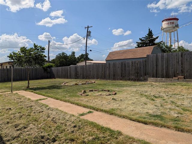 422 S 9th Street, Yukon, OK 73099