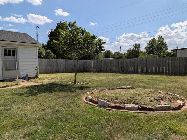 422 S 9th Street, Yukon, OK 73099