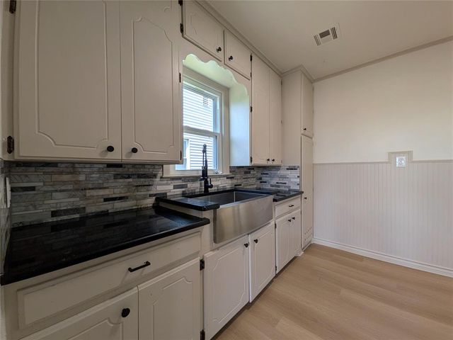 422 S 9th Street, Yukon, OK 73099