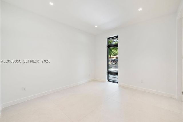 300 NE 48th St, Miami, FL 33137