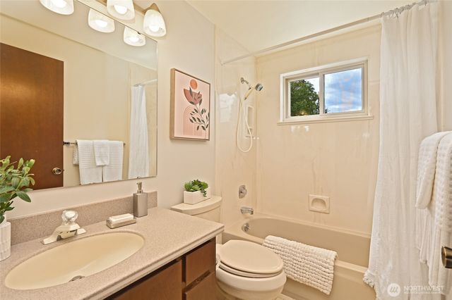 3809 NE 86th Street, Seattle, WA 98115