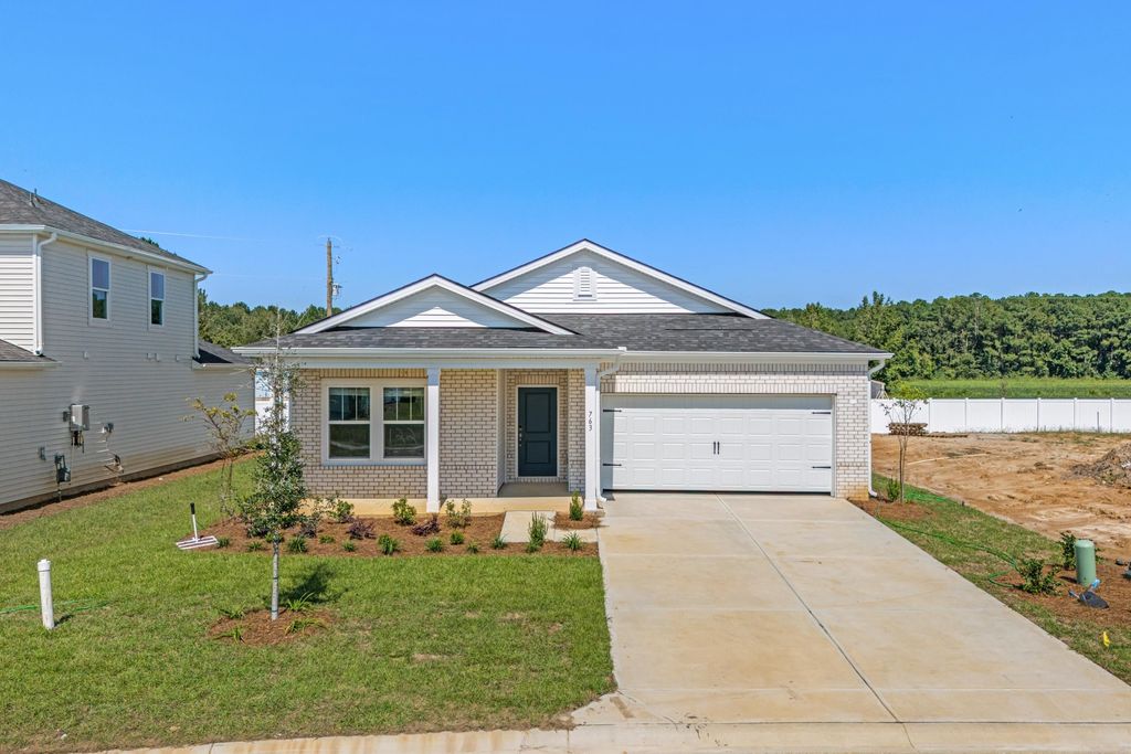 305 Jessamine St., Longs, SC 29568