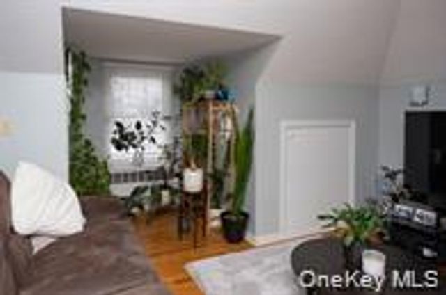 24 Whaley Street, Freeport, NY 11520