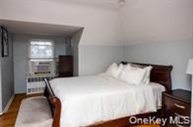 24 Whaley Street, Freeport, NY 11520