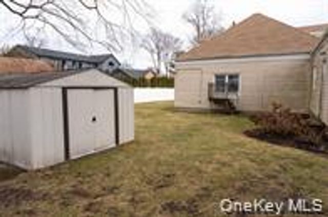 24 Whaley Street, Freeport, NY 11520