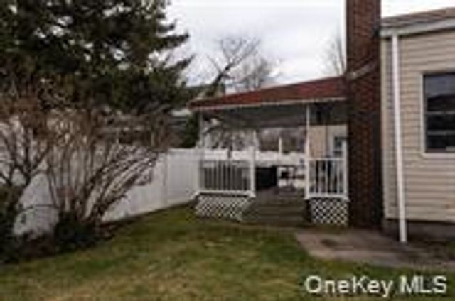 24 Whaley Street, Freeport, NY 11520