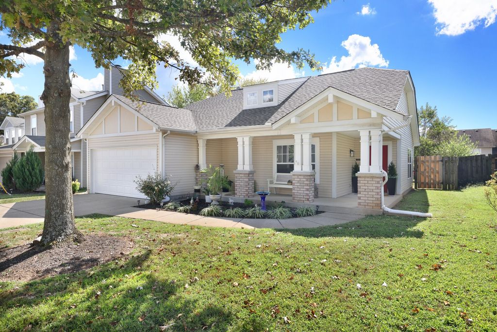 1736 Stone Hollow Ct, Hermitage, TN 37076