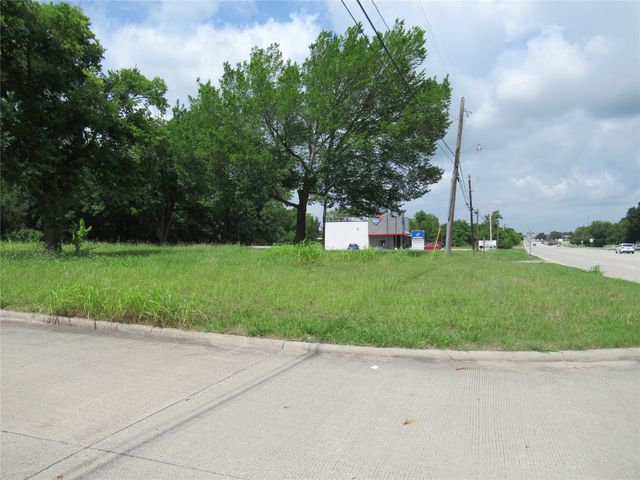 435 E Audie Murphy Parkway, Farmersville, TX 75442