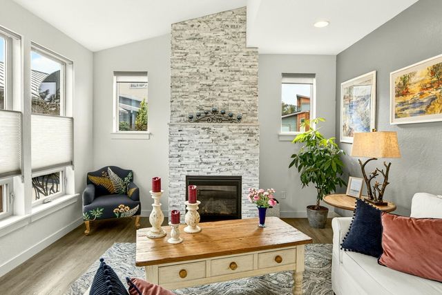 100 Dunn Circle, Ashland, OR 97520