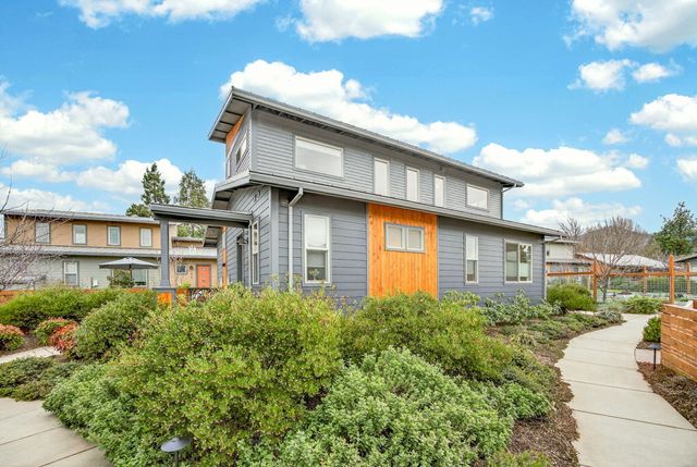 100 Dunn Circle, Ashland, OR 97520