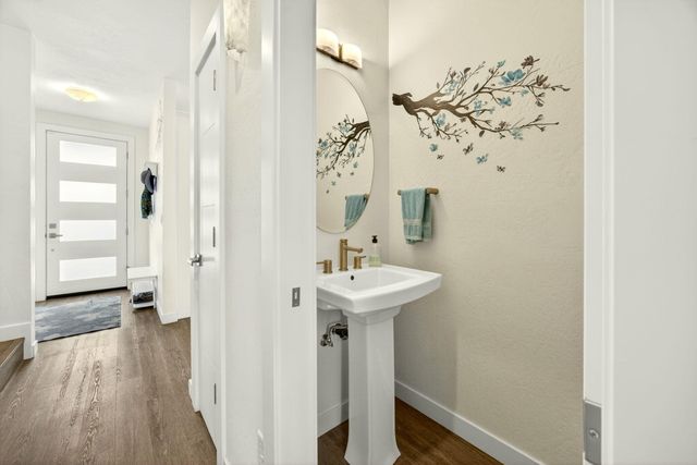 100 Dunn Circle, Ashland, OR 97520