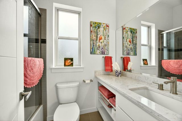 100 Dunn Circle, Ashland, OR 97520