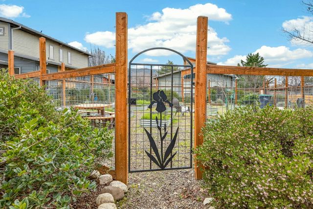 100 Dunn Circle, Ashland, OR 97520