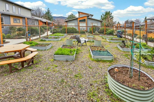 100 Dunn Circle, Ashland, OR 97520